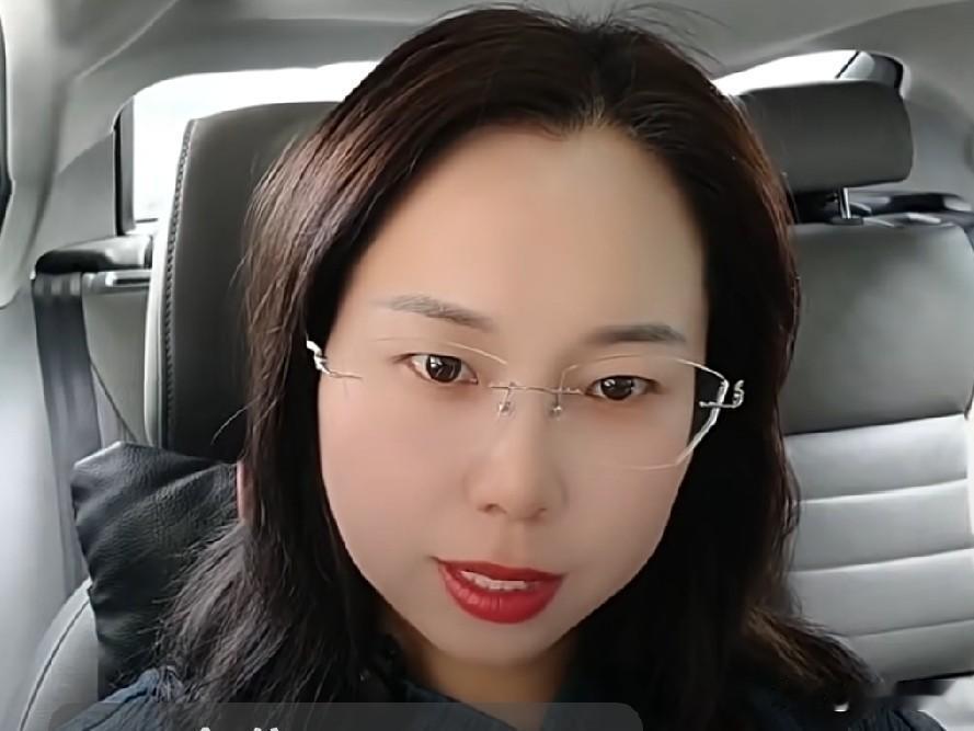 听听这位儿媳妇，心目中的婆婆是个什么样的人。
她说，婆婆是家里的定海神针；婆婆是