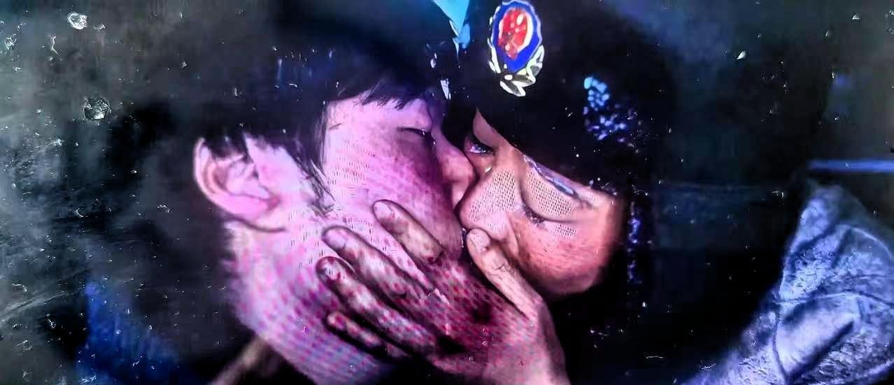 电视剧《生命树》中，杨紫贡献了迄今为止银屏上她最让人动容，让人泪流的吻！
 
看