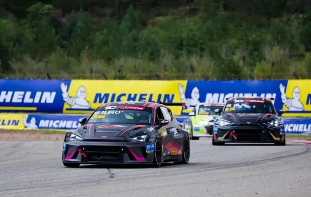 大众旗下竞速悍将！西雅特CUPRA Leon VZ TCR再战鄂尔多斯站。
作为
