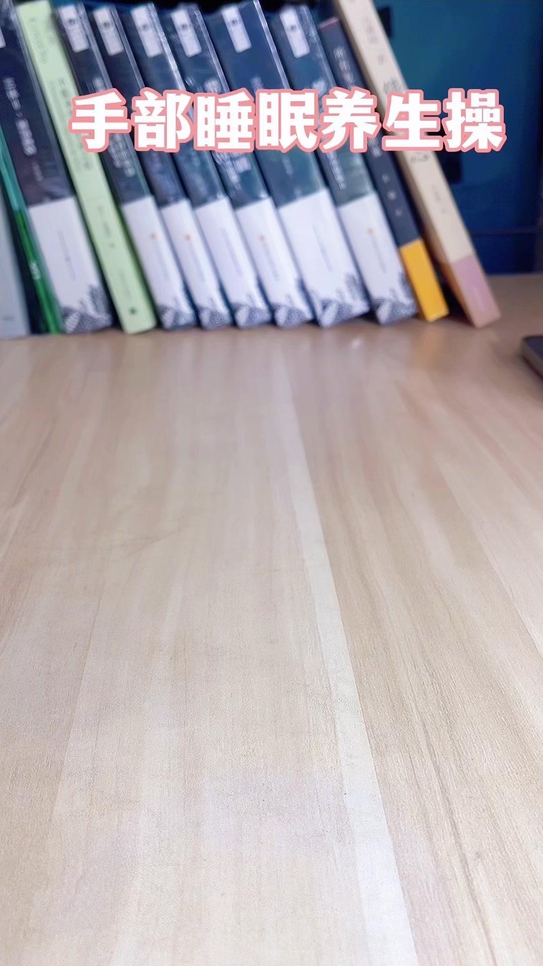 ✨今天给大家分享手部健康操，今天分享的是肝宝宝。

1️⃣伸出双手，找到无名指的