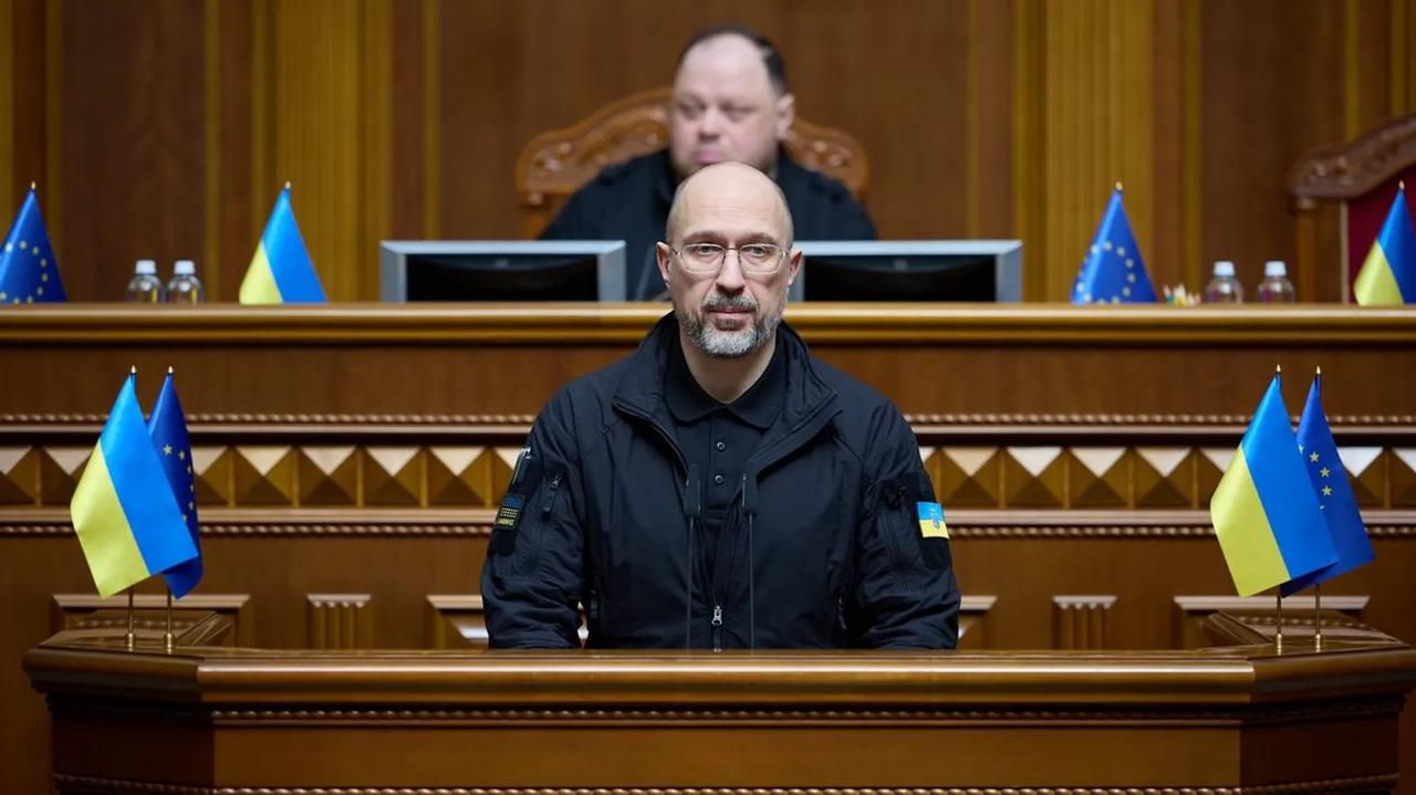 乌克兰最高拉达批准了丹尼斯·什米加尔的任命，由其担任第一副总理兼能源部长。一共有