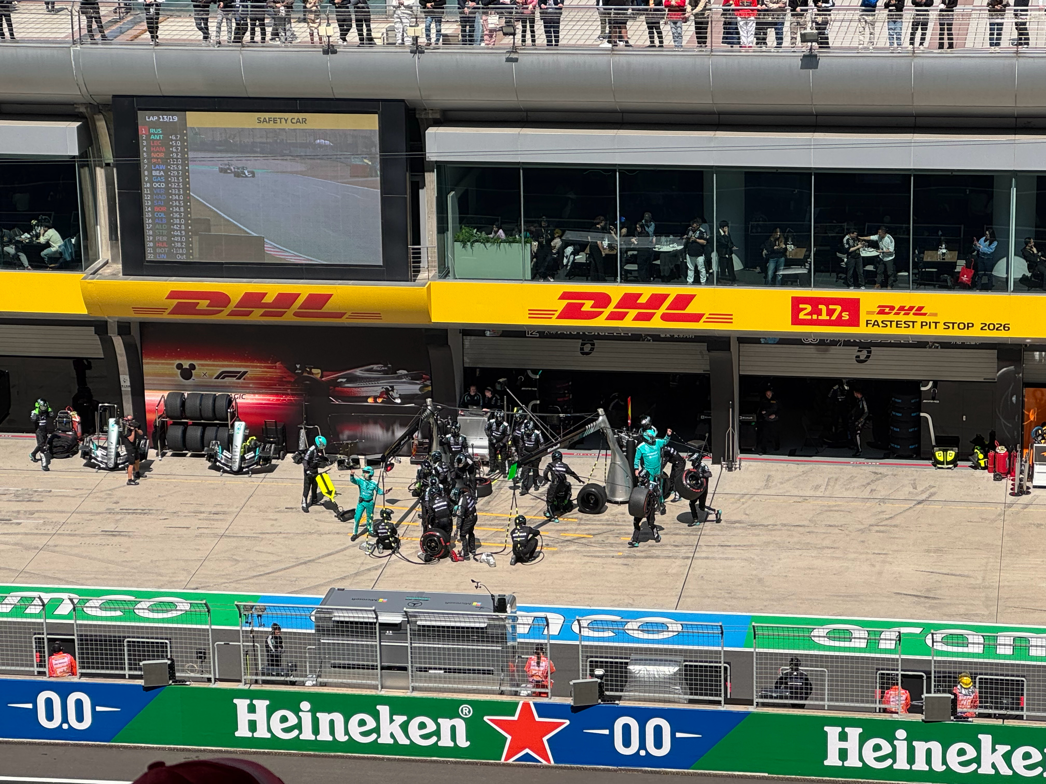 冲刺赛成绩拉塞尔冠军，勒克莱尔、汉密尔顿分列二三，有同学在现场吗？