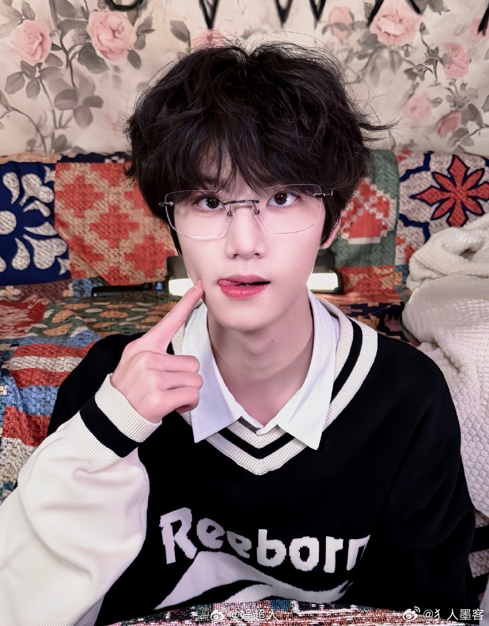 李煜东荧幕初吻差点没了李煜东摇头晃脑差点翻车 初吻差点没了太有看点了😃 