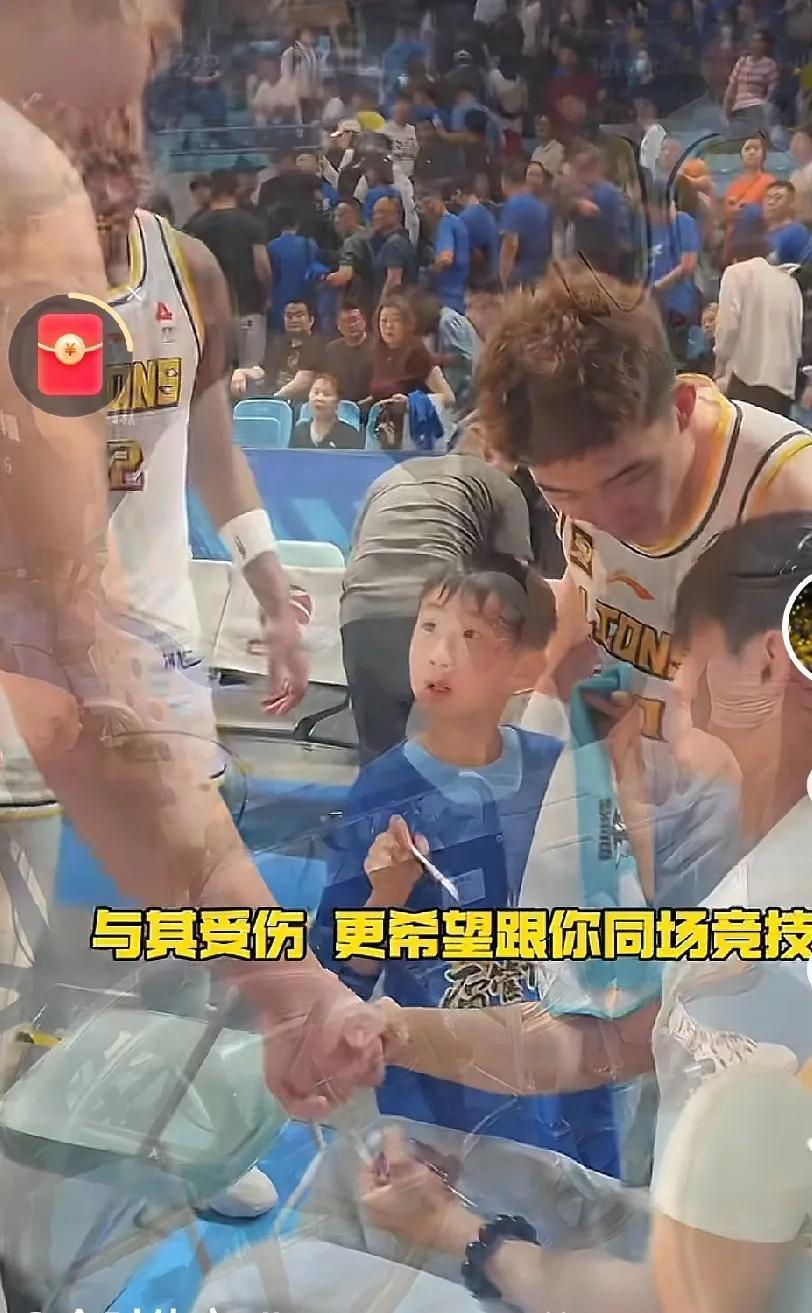 孙铭徽带队慰问曾凡博，周琦儿子糊糊成为背景帝，人情世故发挥得淋漓尽致

CBA的