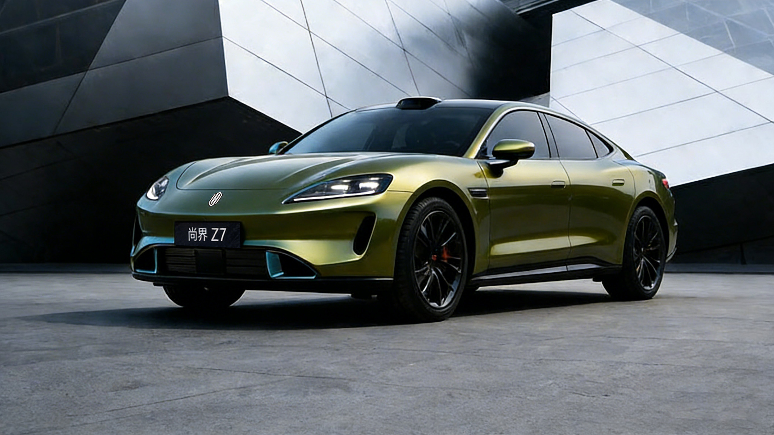 除了顶尖的技术外，没想到今天的鸿蒙智行技术焕新发布会还在最后来了个大彩蛋。直接把