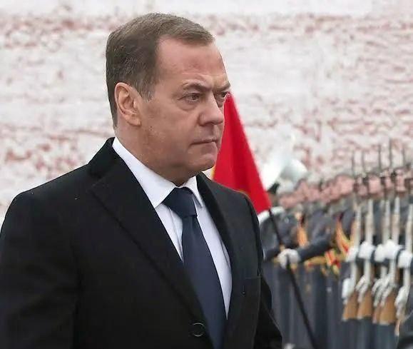 梅德韦杰夫发文评达沃斯论坛：

达沃斯这场无关紧要的聚会看来要有意思了。讨论焦点