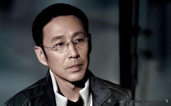 陈道明告诫女儿的一句话，堪称人间清醒：
​“宁可嫁一个没文化的，也别碰那种有文化