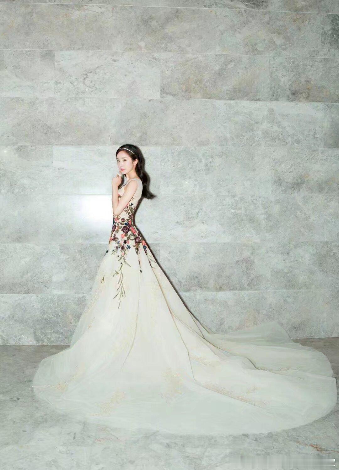 杨幂  🦊杨幂prada品牌代言人 “当人专注在这一件事情的时候，有些想法就会