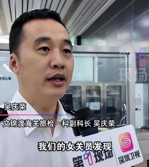 海关这次截查的两名女子，值机口前被叫停，裙子掀开，腿上成排的小龟在动，数下来一共