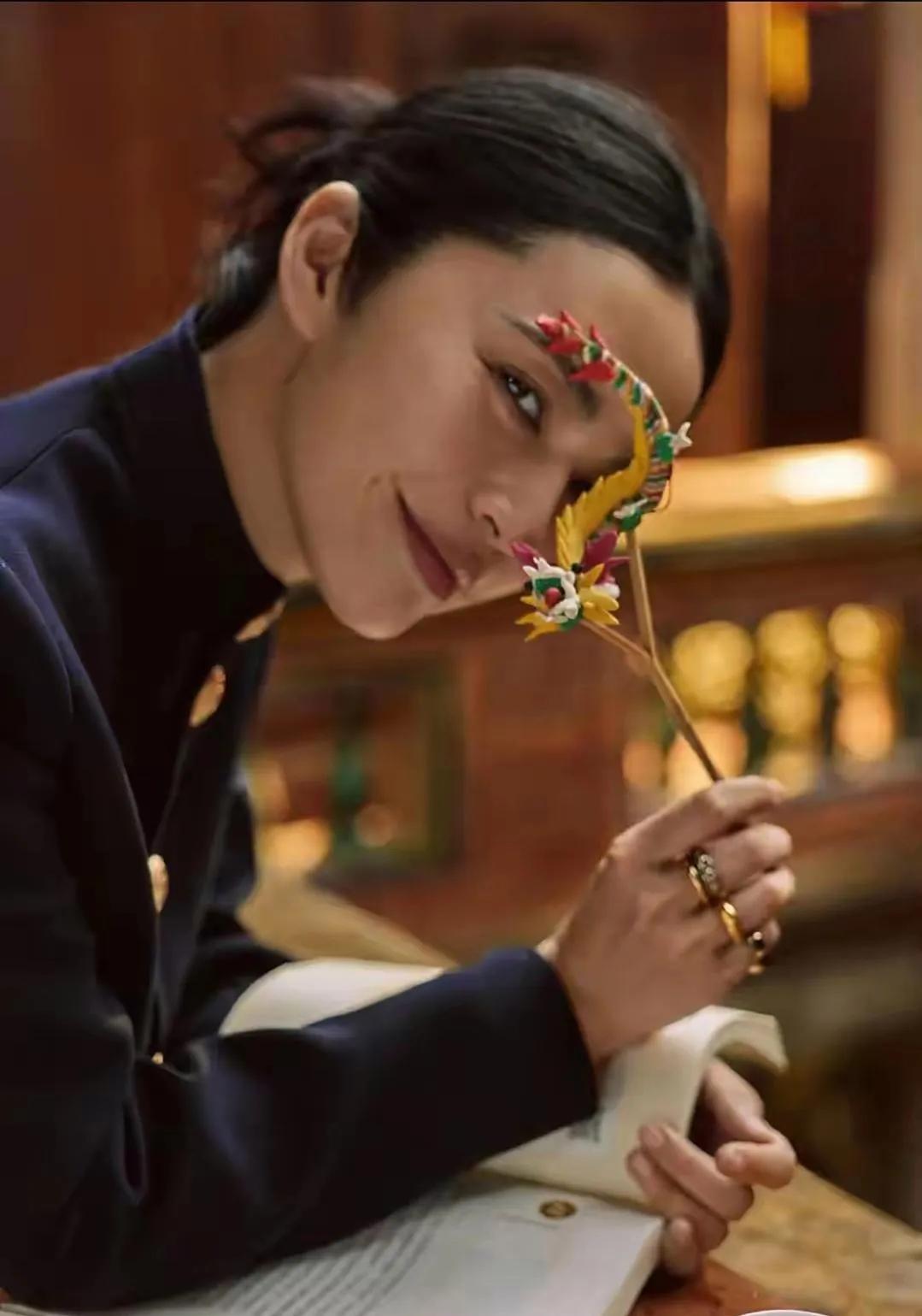姚晨《风尚志》九月刊大片，优雅飒爽尽显大女主风范
 
家人们，姚晨《风尚志》九月