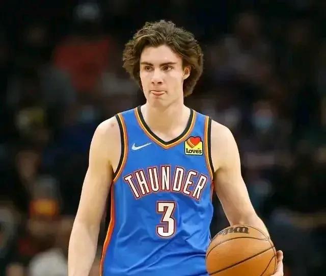 雷霆四少，最有可能被交易的就是吉迪，有点像低配版本西蒙斯。
第一，吉迪进入nba