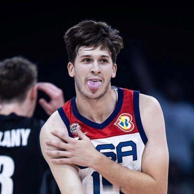 生日快乐，奥斯汀·里夫斯。🥳从落选到成为湖人队最值得信赖的球员之一。NBA杯冠