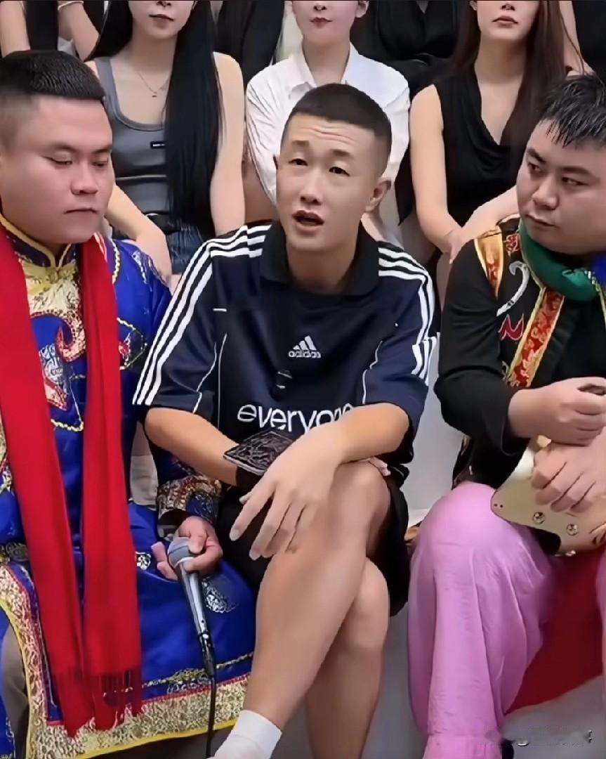 张二嫂谈巴扎黑离婚：我兄弟跟我说家没了，我那眼泪噼里啪啦往下掉，今天下午我俩视频
