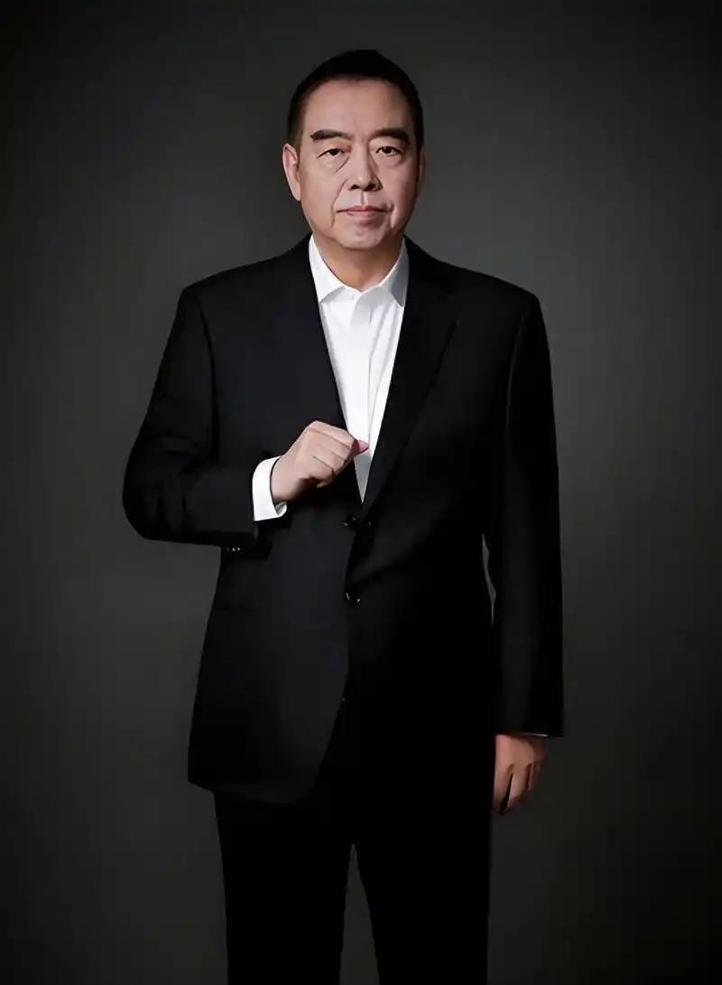 2006年美国金球奖颁奖典礼上，陈凯歌带着《无极》，周星驰带着《功夫》共同角逐最