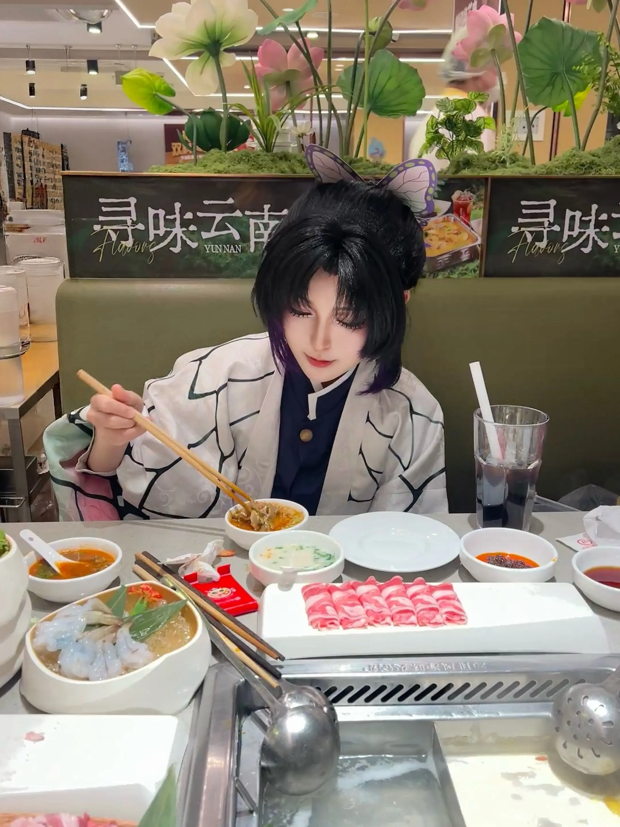 杀青啦！和朋友们去吃火锅！