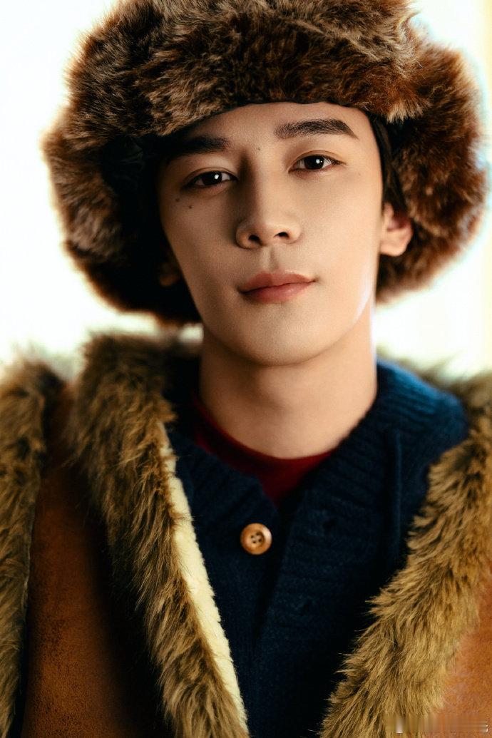 夏之光的跳舞 DNA 是焊在身上了吧！玩游戏听着音乐就忍不住律动，抬手扭腰一气呵