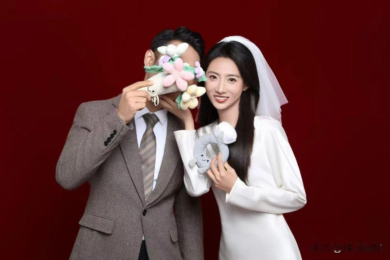 9月5日，马拉松女神李芷萱在朋友圈晒结婚证和婚纱照官宣结婚，这消息直接在跑圈掀起