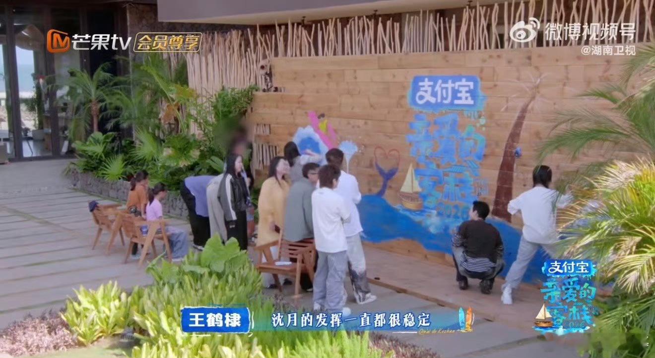 沈月沈笔马良谁懂啊!沈月在《亲爱的客栈》里直接变身当代沈笔马良🎨 几笔落下就有