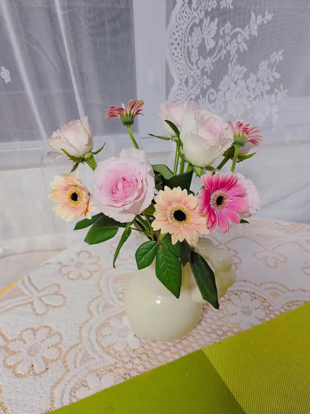 把下午茶做成这样
给谁吃啊
谁能吃得下啊
就这样看看不就好了吗？
#点心下午茶小