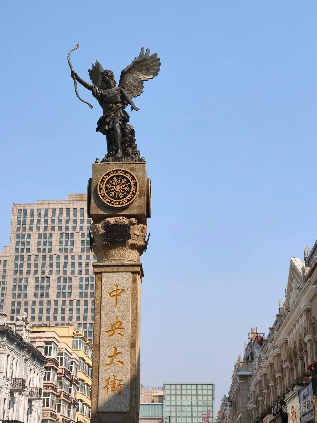 哈尔滨的城市建筑，曾与巴黎、莫斯科站在同一艺术水准线上，某些时期甚至与欧洲新潮流