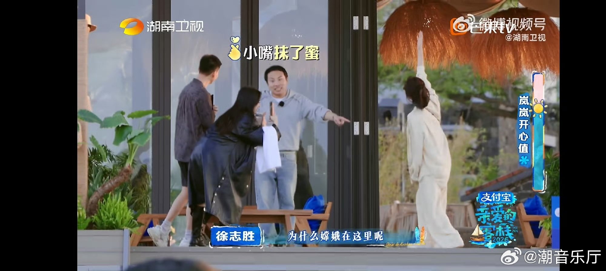 沈月镜头下的秦岚 这是什么神仙拍照技术！沈月镜头下的秦岚知性又大气，每一帧都值得