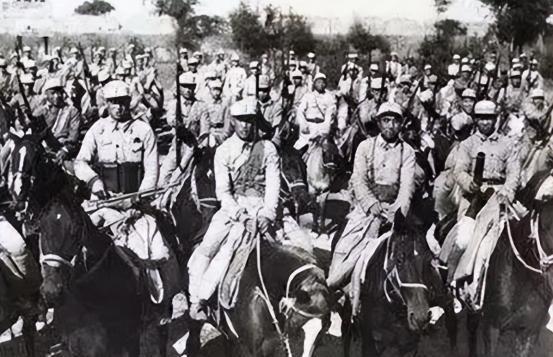 在长达百年的中国近代史中，无数仁人志士不断探寻着中国富强之路。

谁也没想到，这