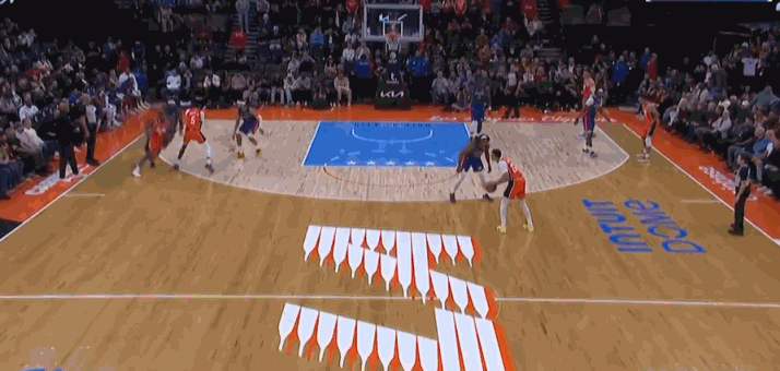 当世乔丹在此……
打爆你最能防的，锁死你最能攻的！
暴走的伦纳德就这么嚣张！
3