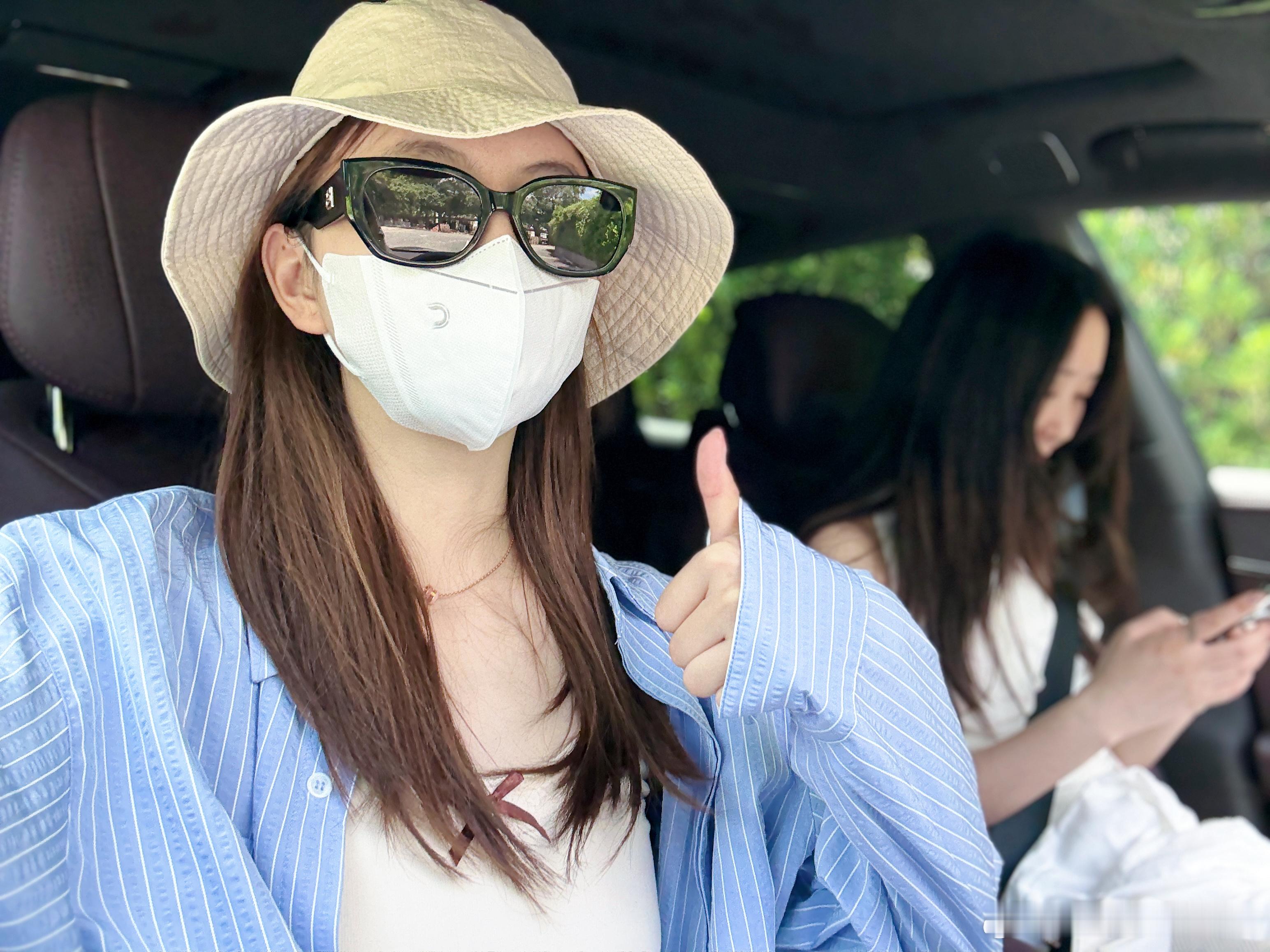 开腾势z9gt送姐妹去高铁站了（回深圳）竟然要抢着开[挖鼻]行吧行吧，让你感受一