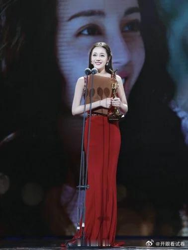 金鹰奖历届视帝视后新浪微博盘点的金鹰奖历届视后有赵丽颖、迪丽热巴👍金鹰奖历届视
