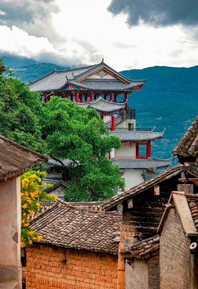 云南临沧绝对是商业化之外的净土，全年平均18℃，冬天也能保持15-21℃恒温，比