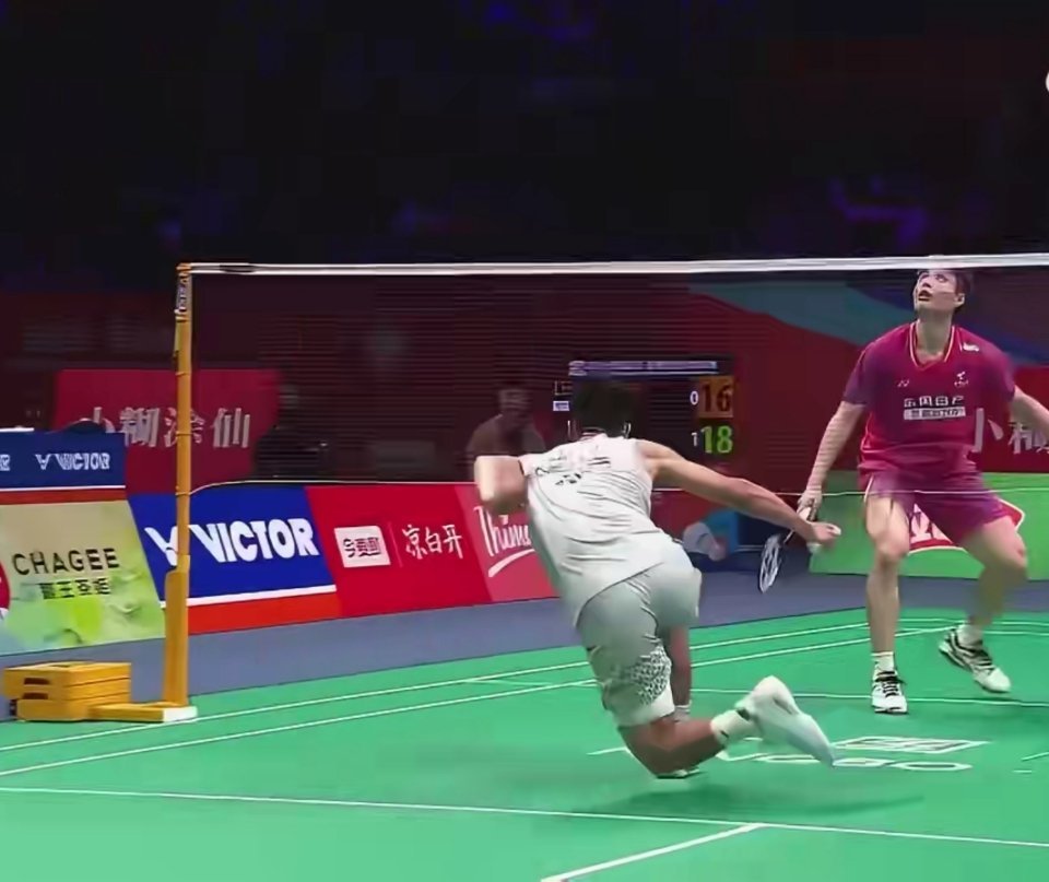 石宇奇vs李卓耀历史交手石宇奇9胜6占优，最近三次还赢了，尤其是1月大马公开赛2