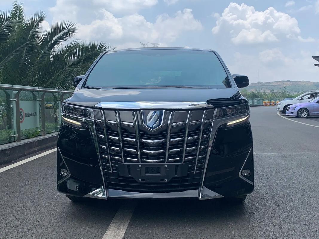 高端 MPV 商务之王，二手威尔法选买推荐
威尔法作为丰田旗下高端 MPV，豪华