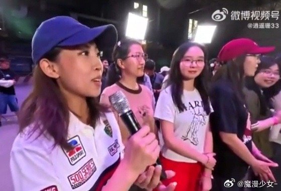 金晨说最近右臂粗了点 救命，金晨这是凡尔赛文学现场吧！所谓的“粗”明明是充满力量