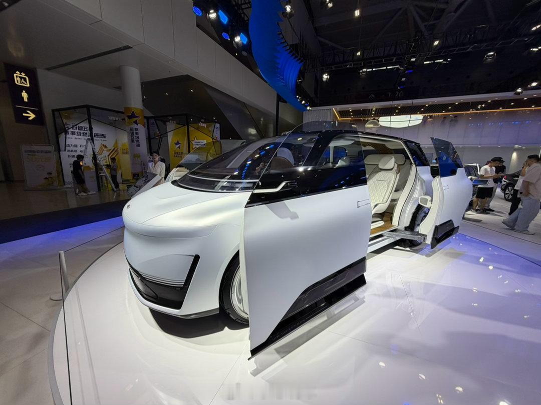 吉利家这个“ROBO TAXI”可太帅了！ 粤港澳大湾区车展 深圳·深圳国际会展