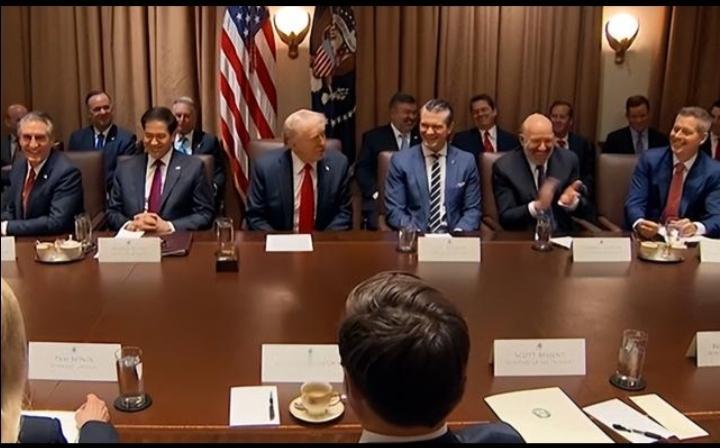 特朗普的幽默！
     当地时间12月2日美国内阁会议上，特朗普说：很多国家都