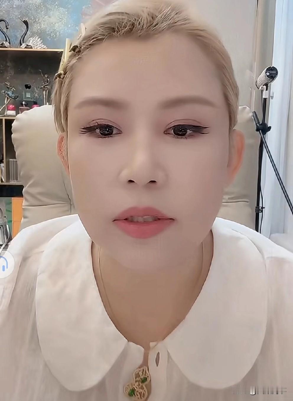 驴姐通话二驴，深受感动！

         驴姐得知三驴妈诉苦抱怨，第一时间给