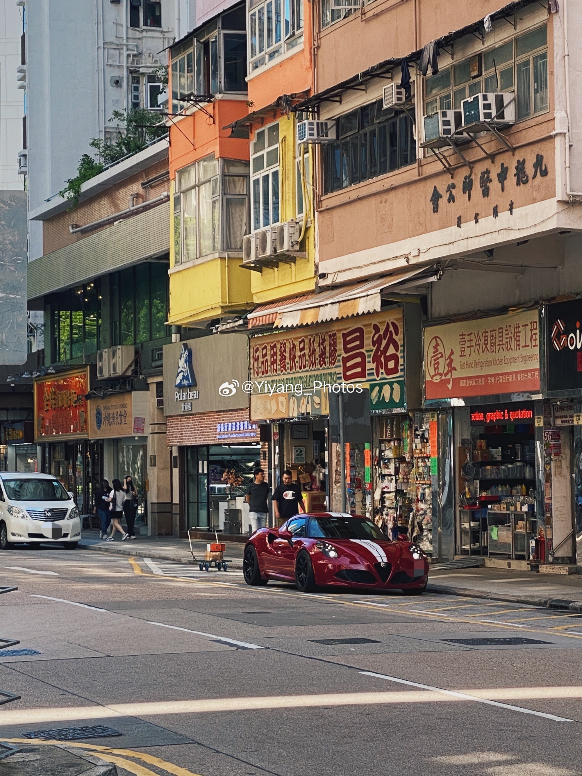 又到了最近遇到的一些车系列时间, 这几天来HK感受下多元的汽车种类  ​​​