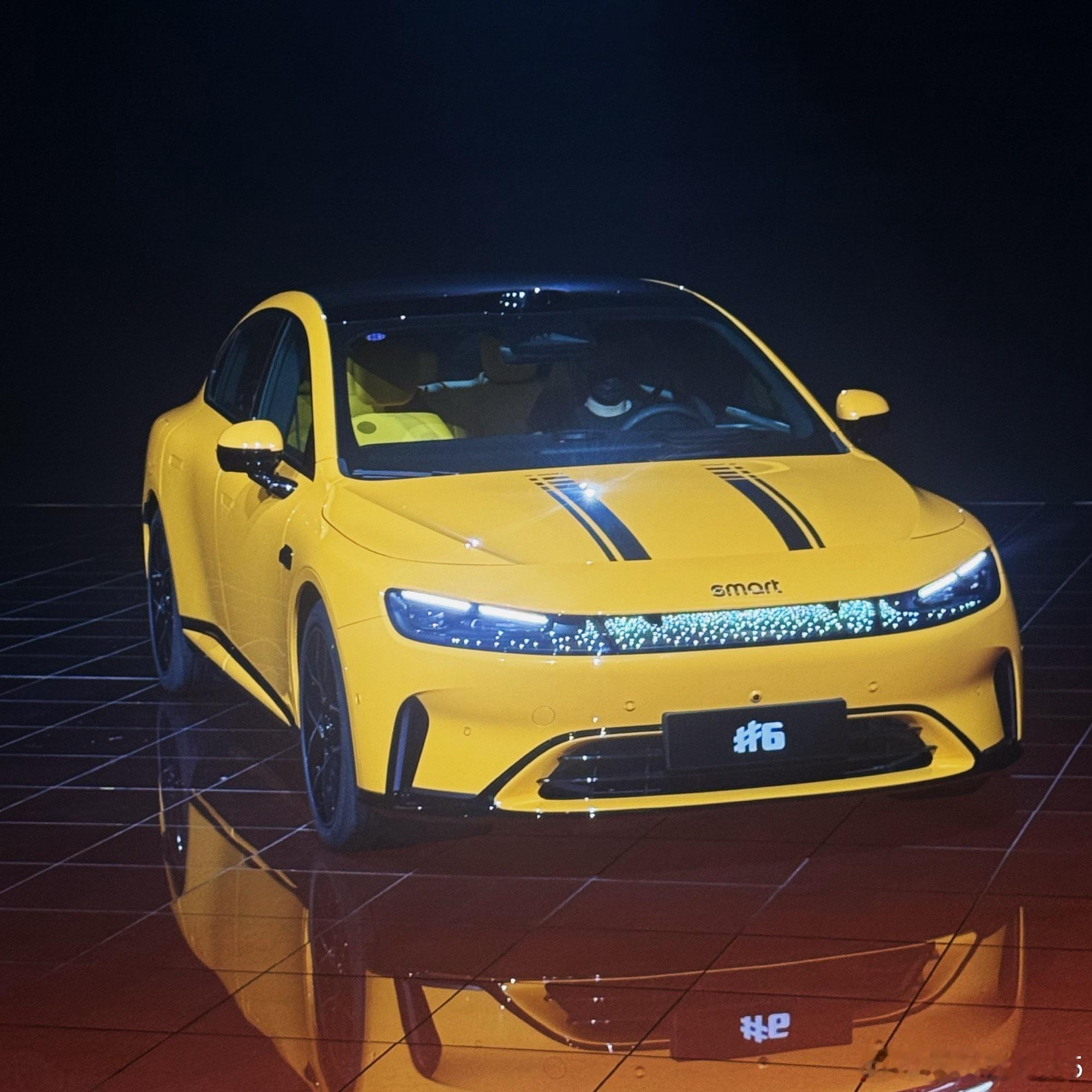 这俩都叫smart奔驰设计师下笔全凭心情啊哈哈哈大家帮忙评评（盲盒刷起来）202