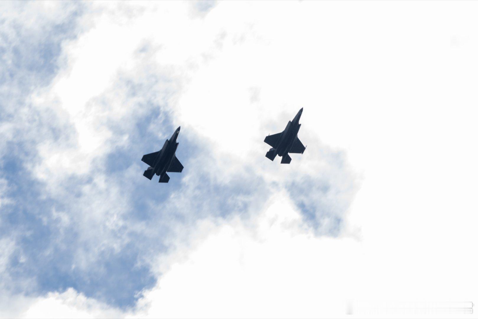 2025年7月7日，USS America (LHA 6)在珊瑚海。 ​​​