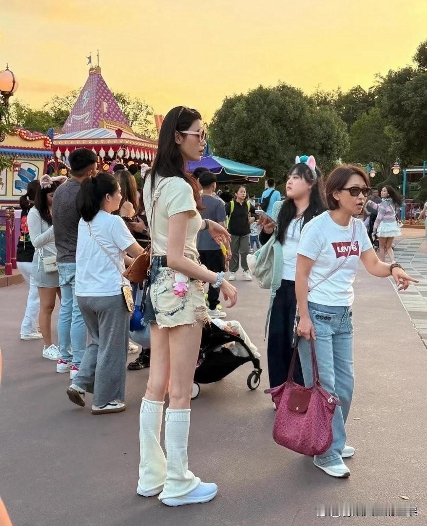 没有滤镜的奚梦瑶居然是这样的，你们能接受吗 ​

看到这张生图的第一反应，不是“