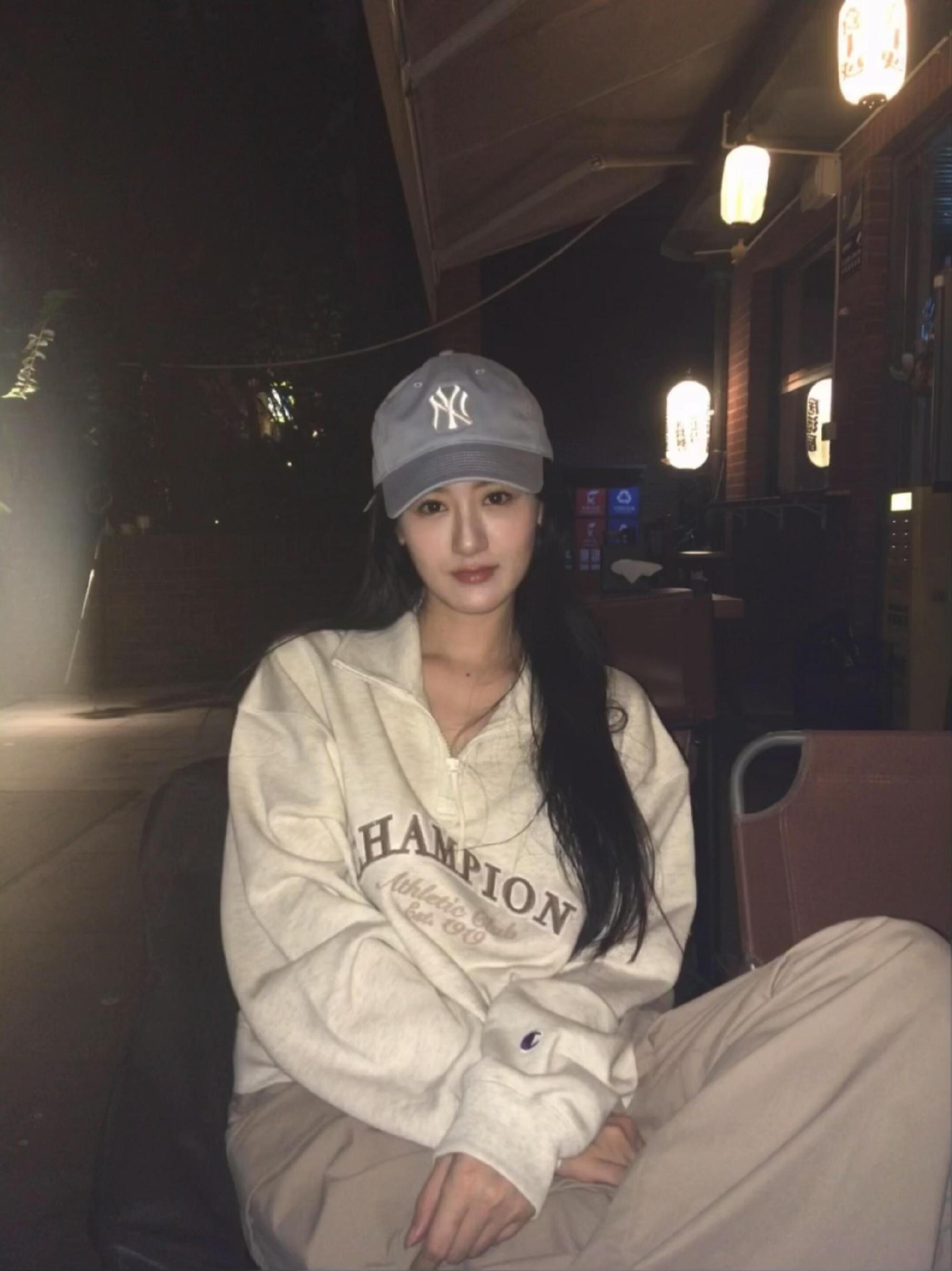 袁冰妍[超话] [兔子]袁冰妍 [兔子]我最喜欢三月的风，四月的雨，不落的太阳和