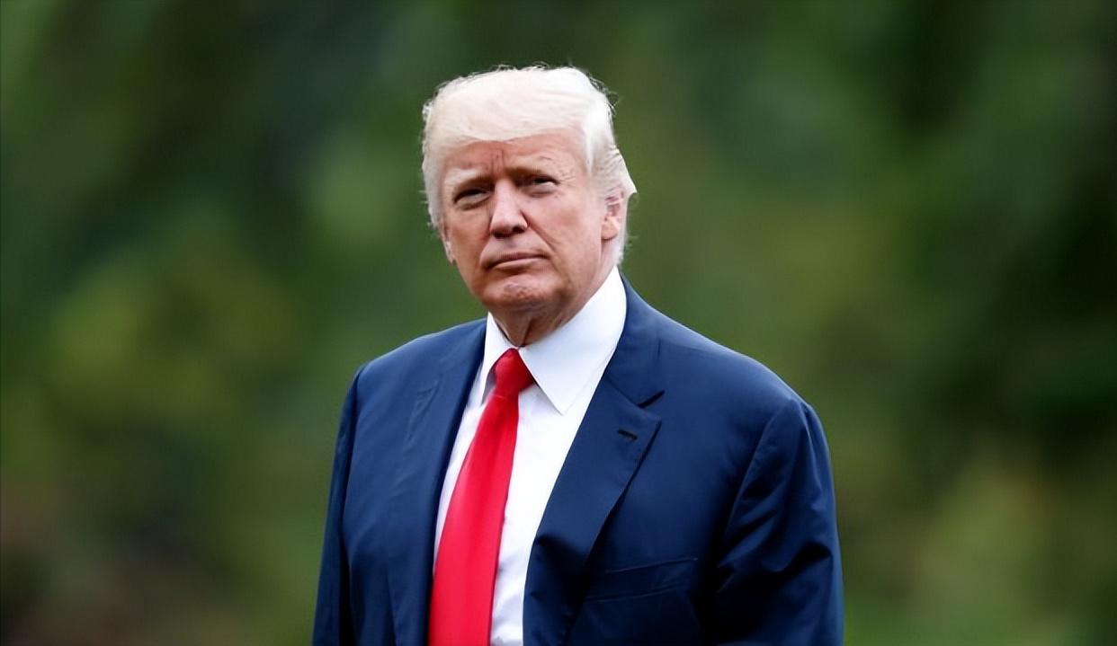 特朗普又在社交媒体上挥舞关税大棒了。
 
4月8号，这位美国总统在“真实社交”平