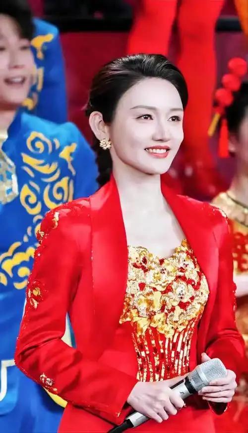 “央视穷鬼”龙洋：没车没房，择偶标准高到离谱，如今过得怎样？
 


主要信源：