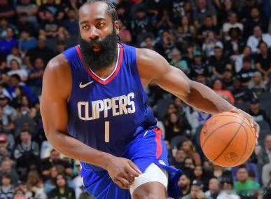 北京时间11月23日9：00，NBA常规赛快船客场继续挑战马刺，昨天的交锋，快船