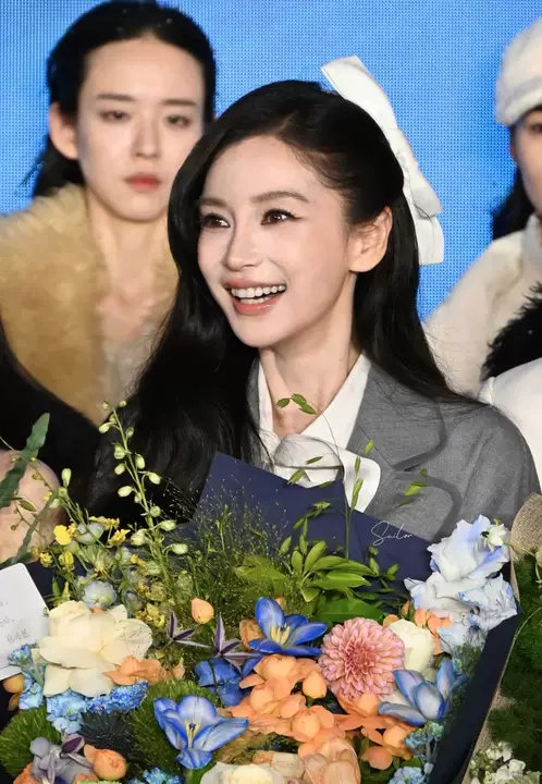 虹桥机场偶遇Angelababy虹桥机场偶遇Angelababy啦！是当天去当天