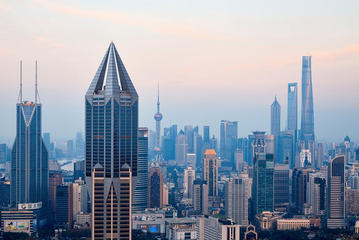 很认同的一句话：当中国还很穷很破烂的时候，有人不愿意当中国人，那个叫人性，好像早