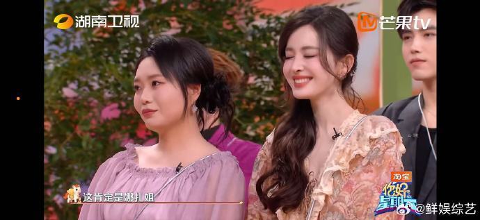 真的会笑！娜扎李雪琴也太会了，三言两语把丁程鑫哄得服服帖帖！娜扎李雪琴把丁程鑫哄