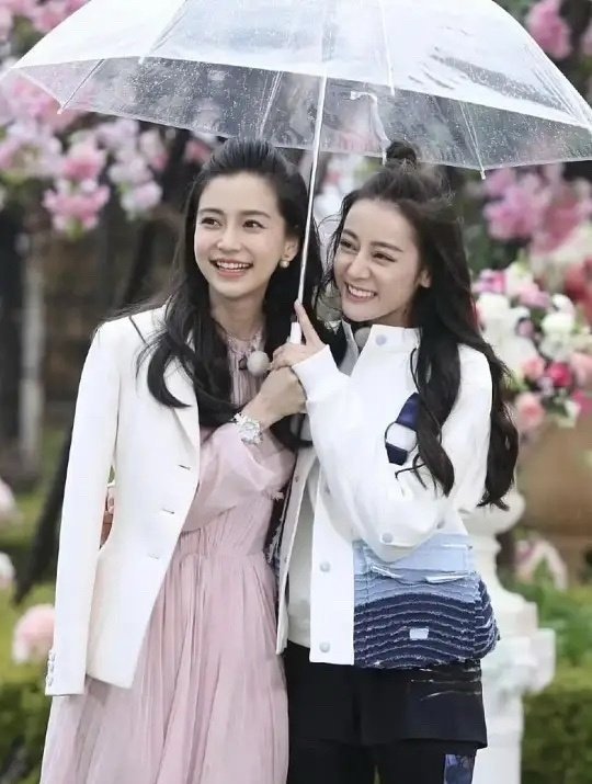 杨颖2014年作为元老嘉宾加入，2022年因个人原因退出，啥原因？ 