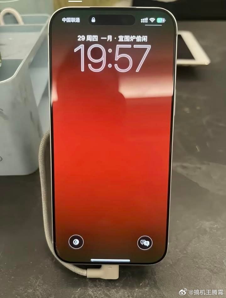 iPhone18标准版神似17Pro我靠，这真的假的，据说iPhone18标准版