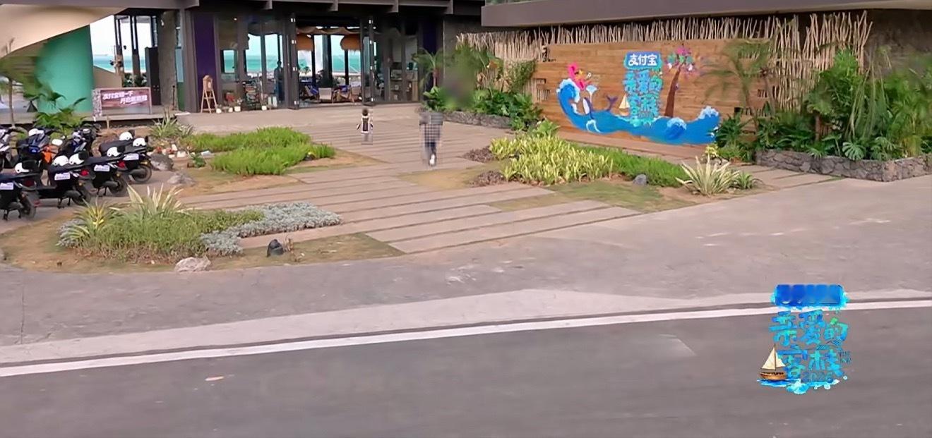 沈月耐心沈月带孩子也太有耐心了吧，主打一个全程陪伴，寸步不离！亲爱的客栈